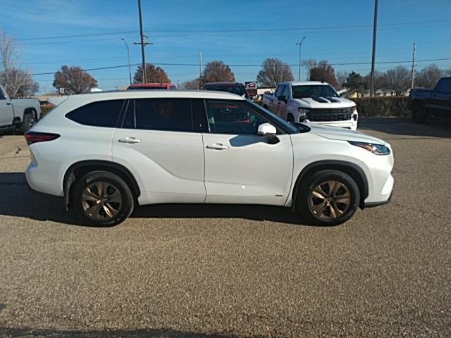 used 2022 Toyota Highlander Hybrid car, priced at $39,998