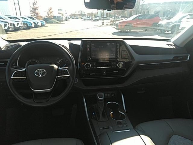 used 2022 Toyota Highlander Hybrid car, priced at $39,998