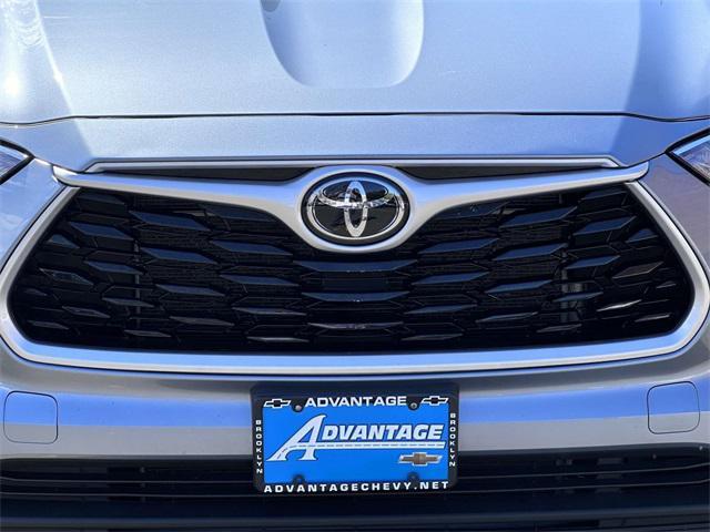 used 2022 Toyota Highlander car, priced at $32,647