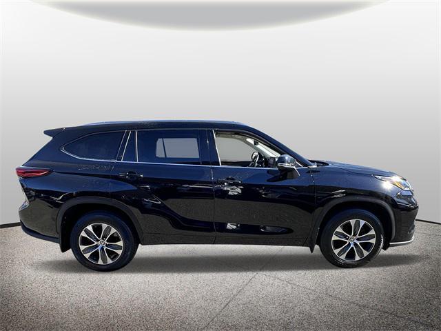 used 2021 Toyota Highlander car, priced at $23,685