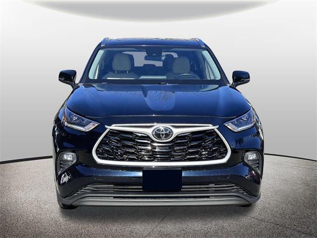 used 2021 Toyota Highlander car, priced at $23,685