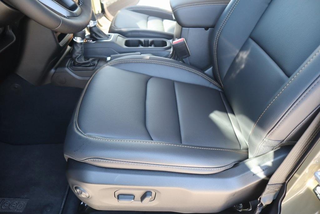 new 2025 Jeep Gladiator car, priced at $38,767