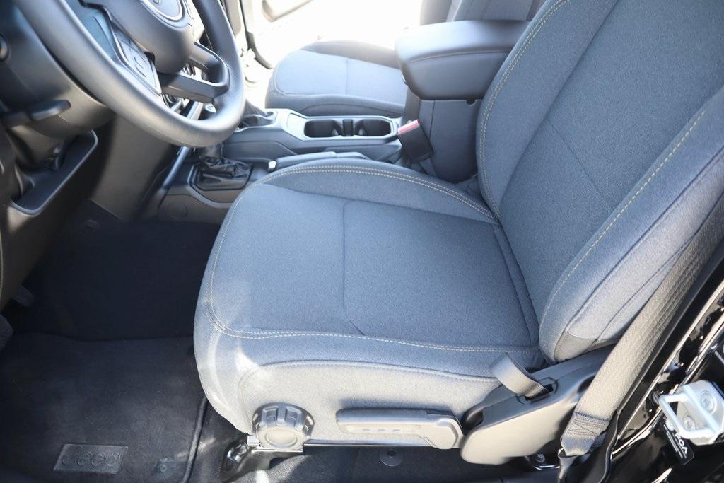 new 2025 Jeep Gladiator car, priced at $35,106