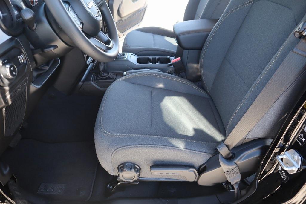 new 2025 Jeep Gladiator car, priced at $37,219