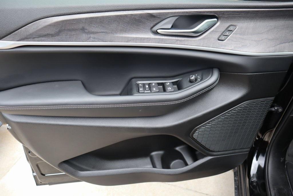 new 2025 Jeep Grand Cherokee L car, priced at $46,948