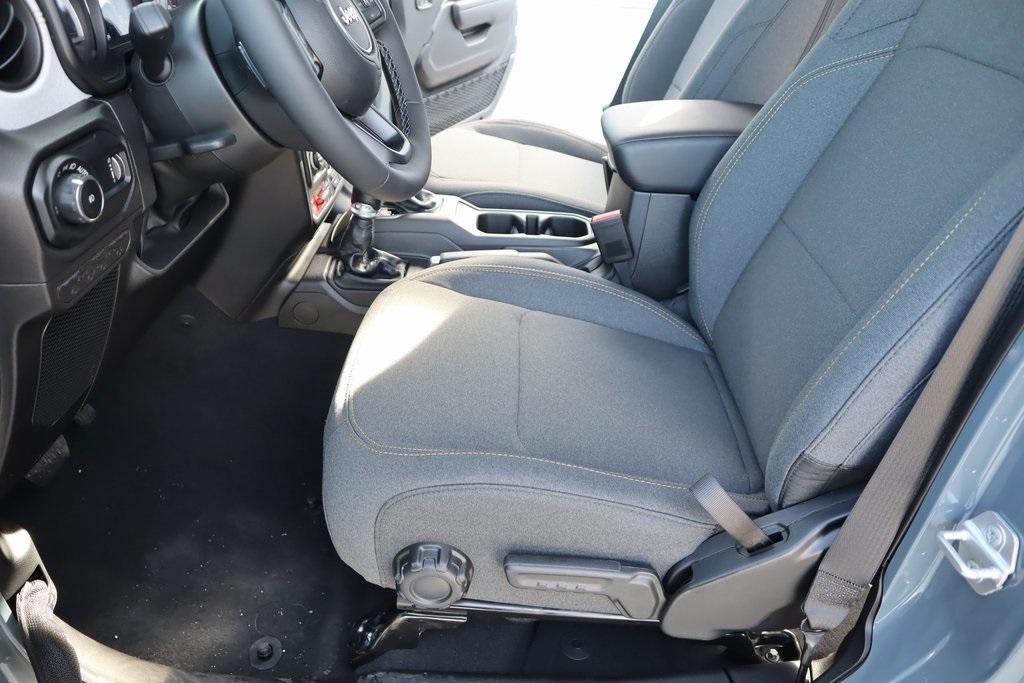 new 2025 Jeep Wrangler car, priced at $46,898
