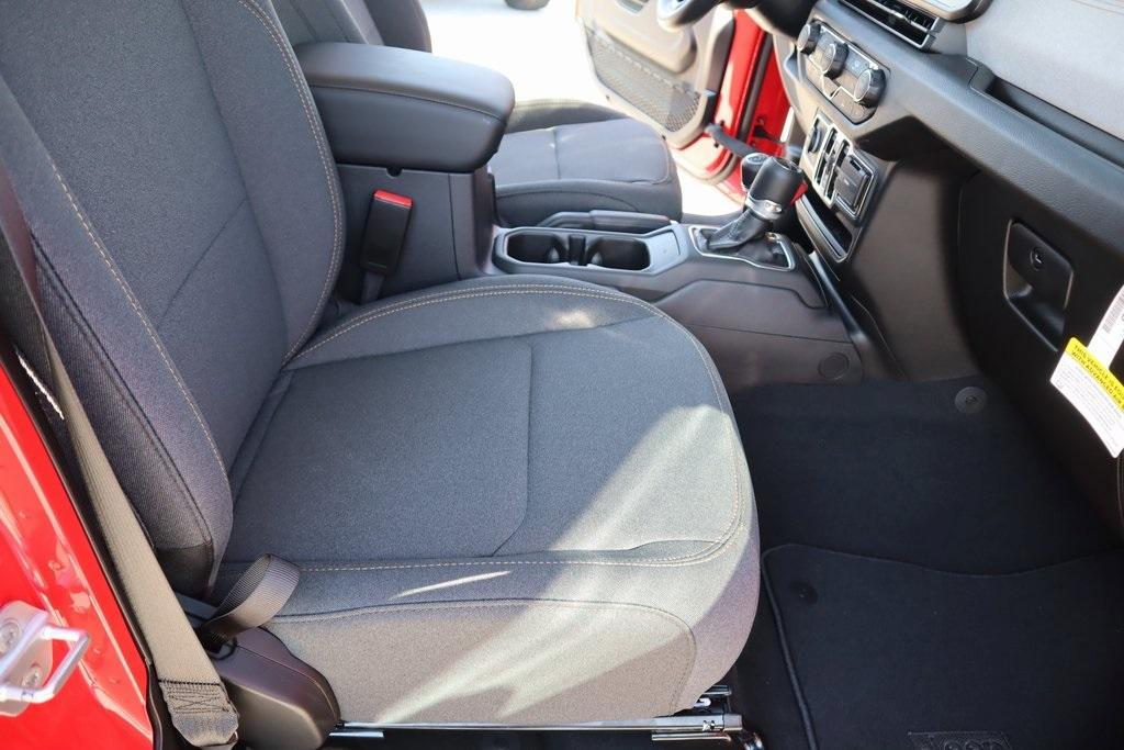 new 2025 Jeep Gladiator car, priced at $37,657