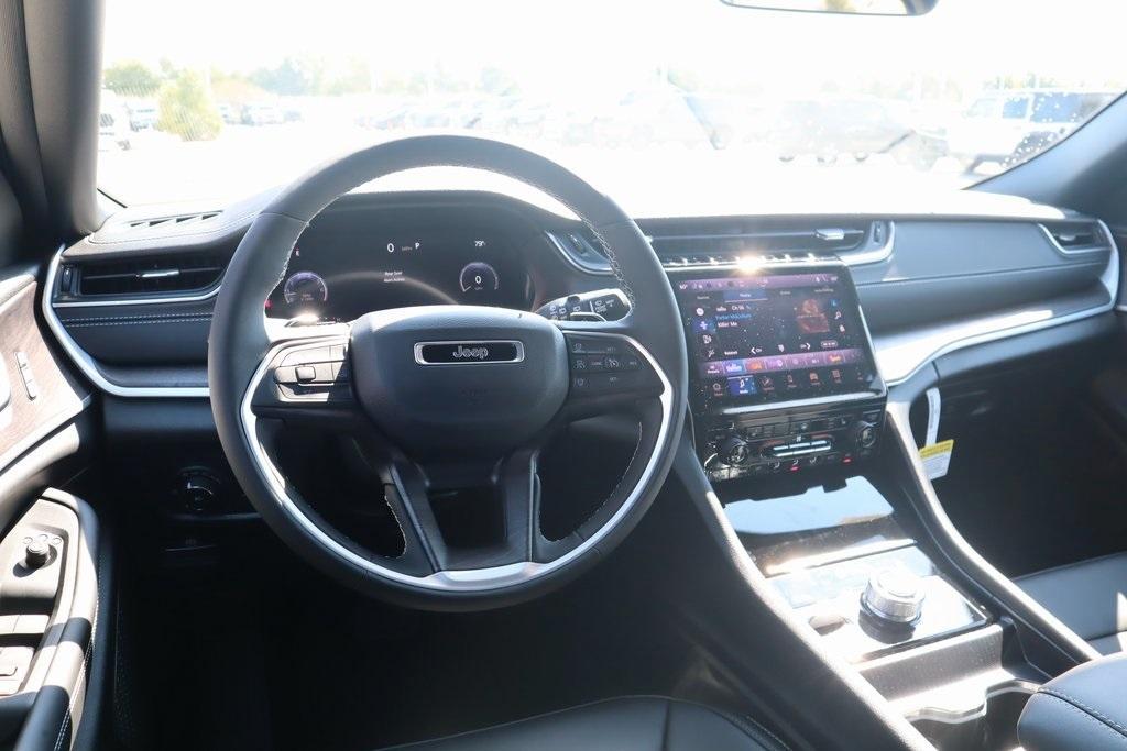 new 2025 Jeep Grand Cherokee car, priced at $40,970
