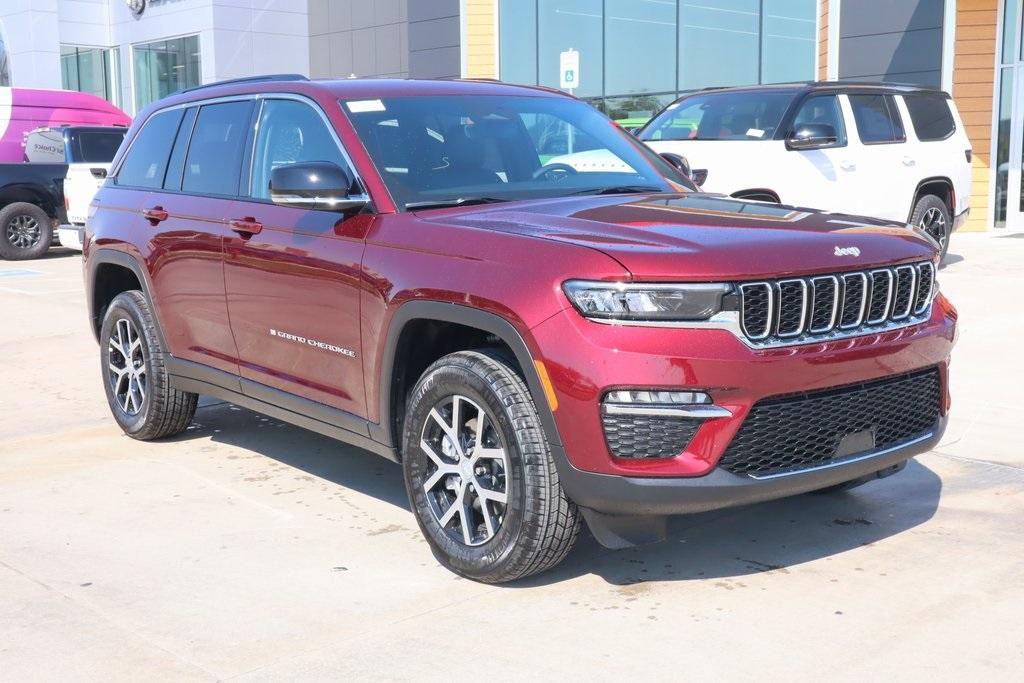 new 2025 Jeep Grand Cherokee car, priced at $40,970