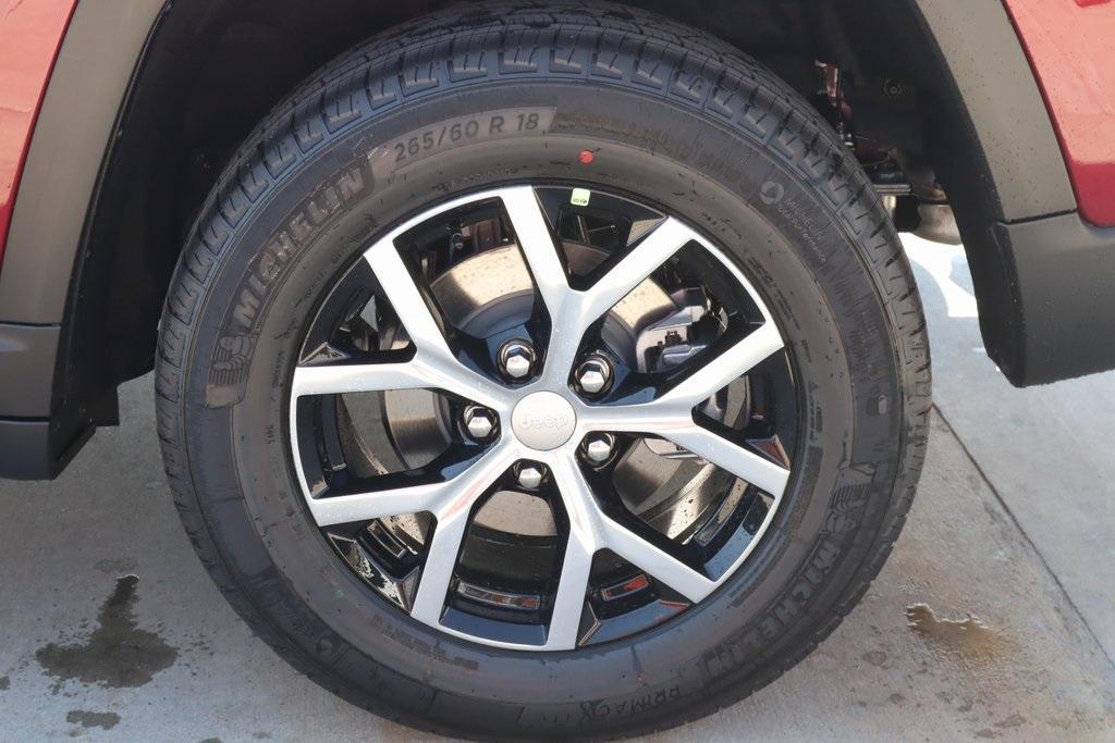 new 2025 Jeep Grand Cherokee car, priced at $40,970