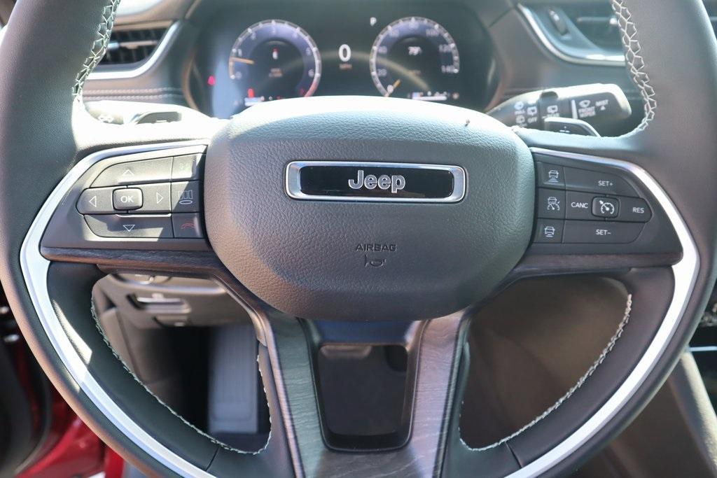 new 2025 Jeep Grand Cherokee car, priced at $40,970