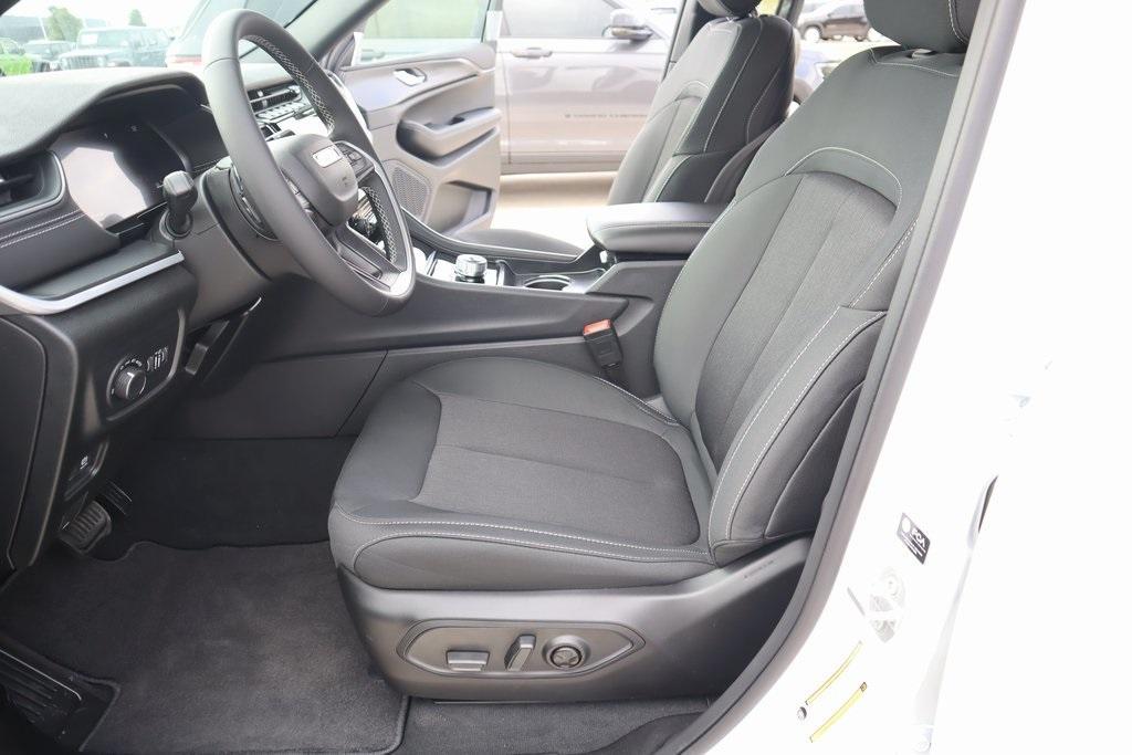 new 2025 Jeep Grand Cherokee car, priced at $32,227