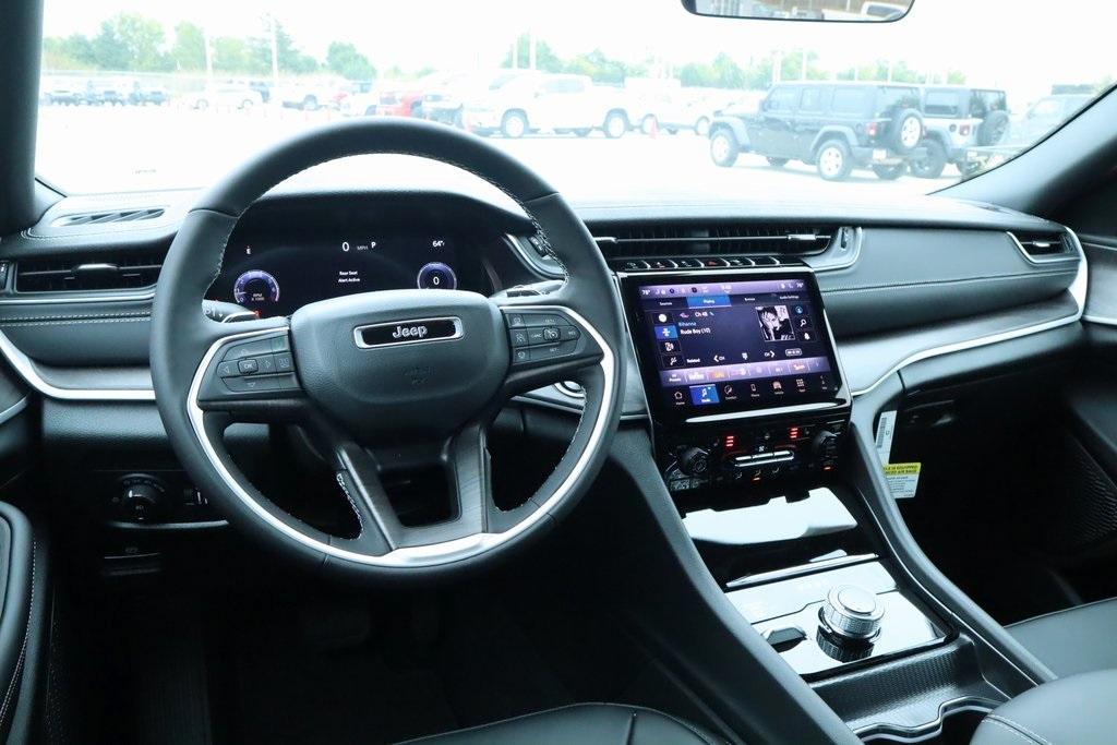 new 2025 Jeep Grand Cherokee car, priced at $42,470