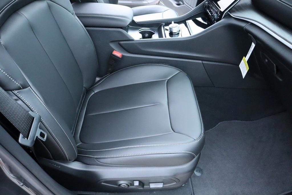 new 2025 Jeep Grand Cherokee car, priced at $42,470