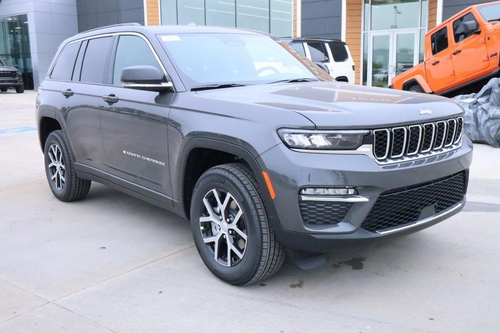 new 2025 Jeep Grand Cherokee car, priced at $42,470