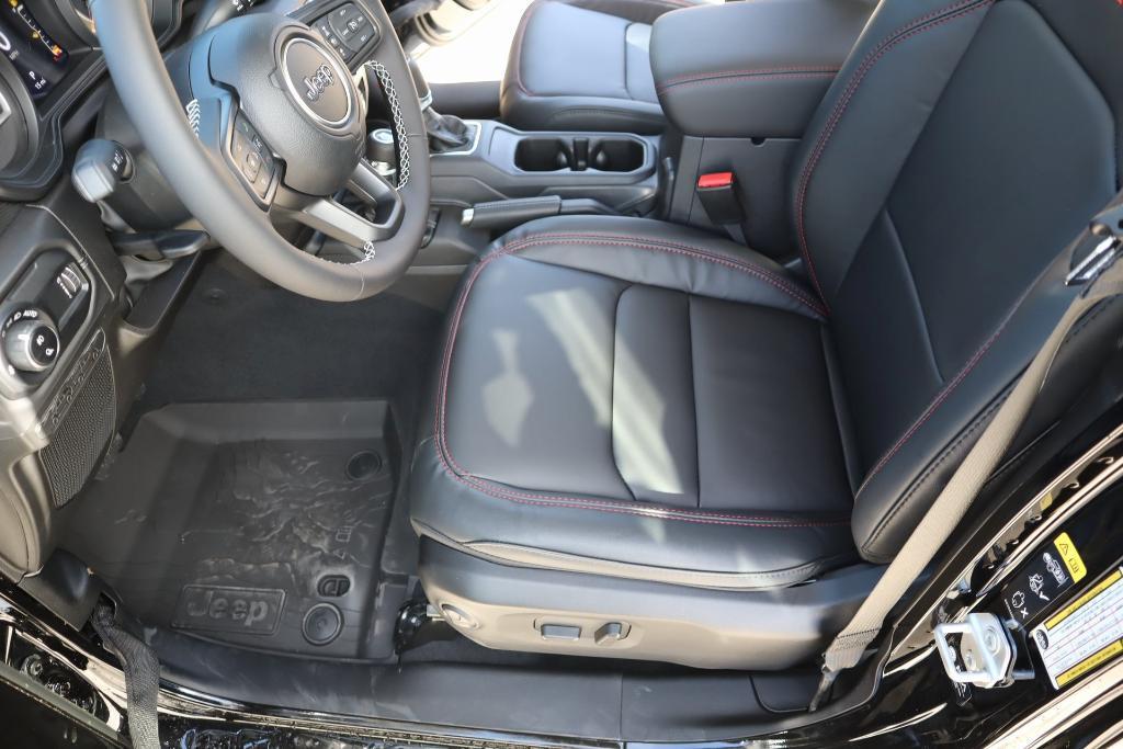 new 2025 Jeep Gladiator car, priced at $44,303