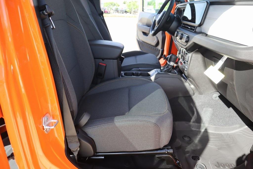 new 2025 Jeep Gladiator car, priced at $42,422