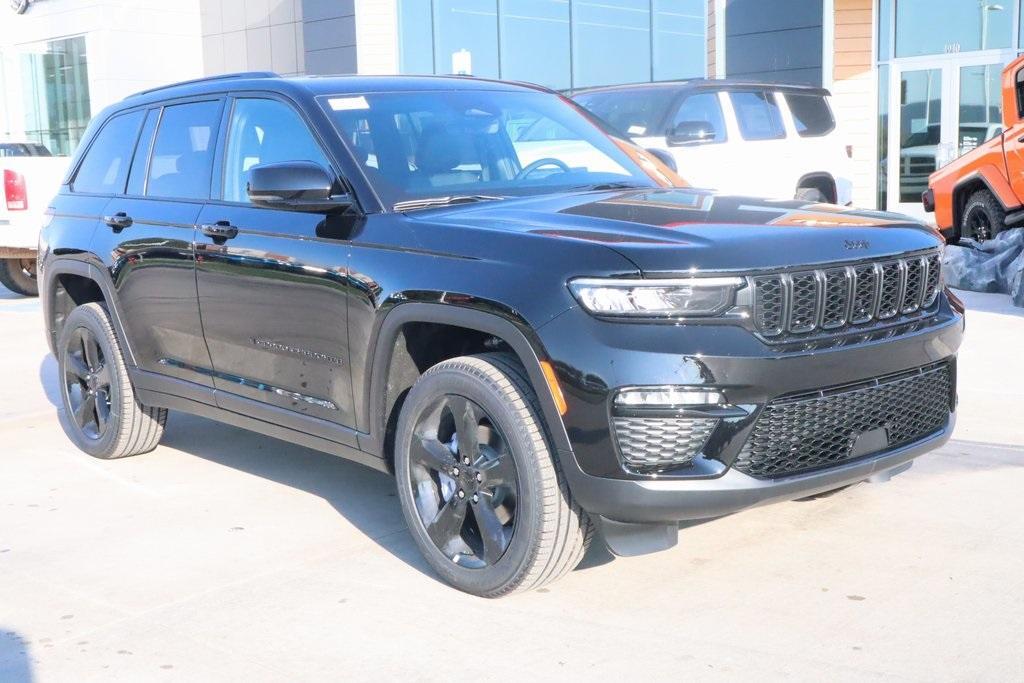 new 2025 Jeep Grand Cherokee car, priced at $43,341