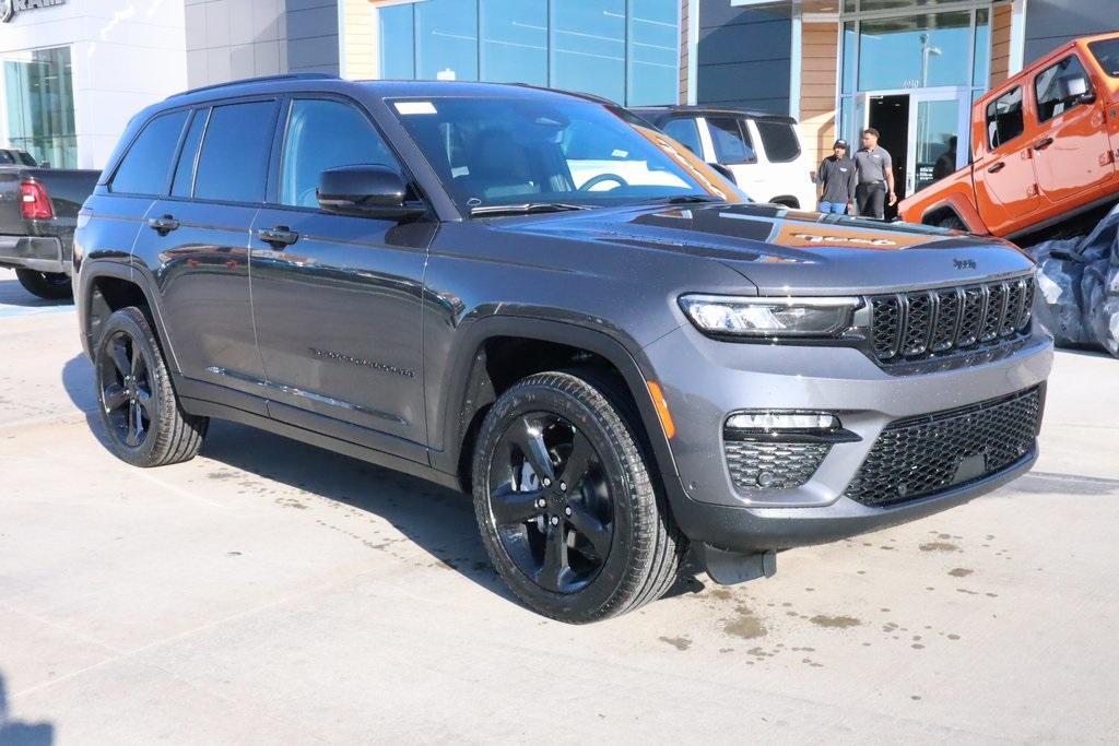 new 2025 Jeep Grand Cherokee car, priced at $49,574
