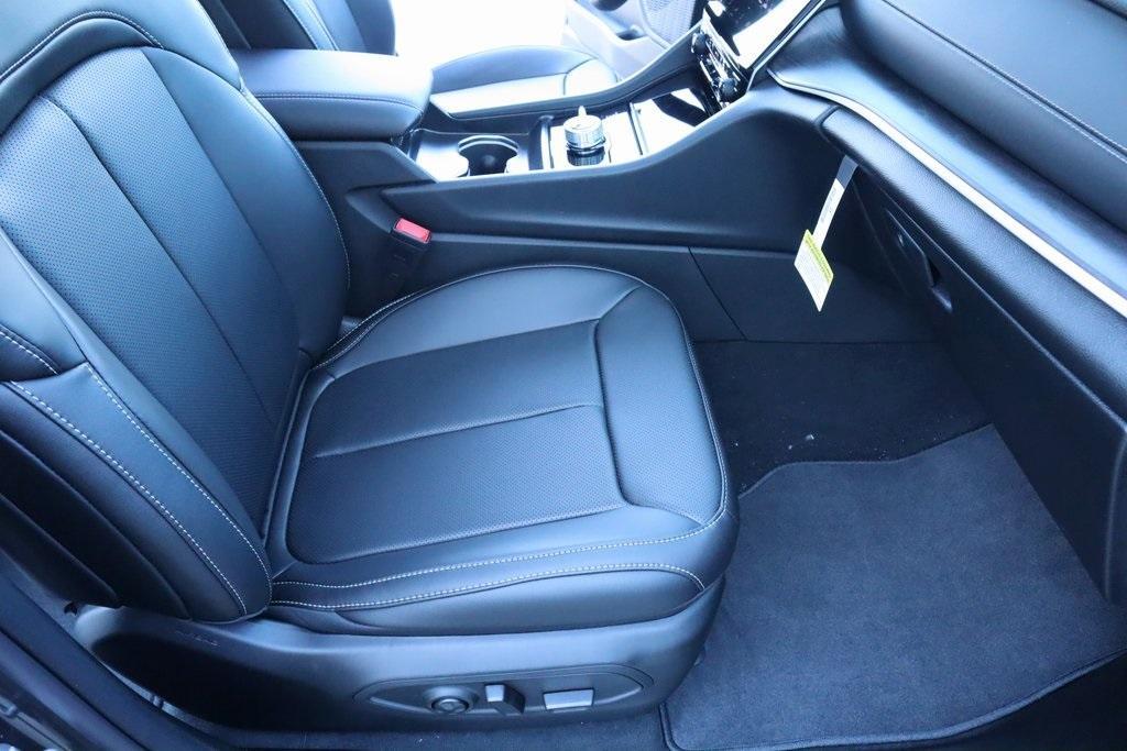 new 2025 Jeep Grand Cherokee car, priced at $49,574