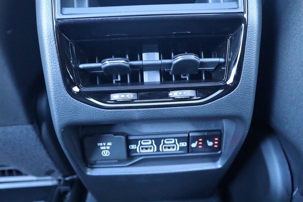 new 2025 Jeep Grand Cherokee car, priced at $49,574