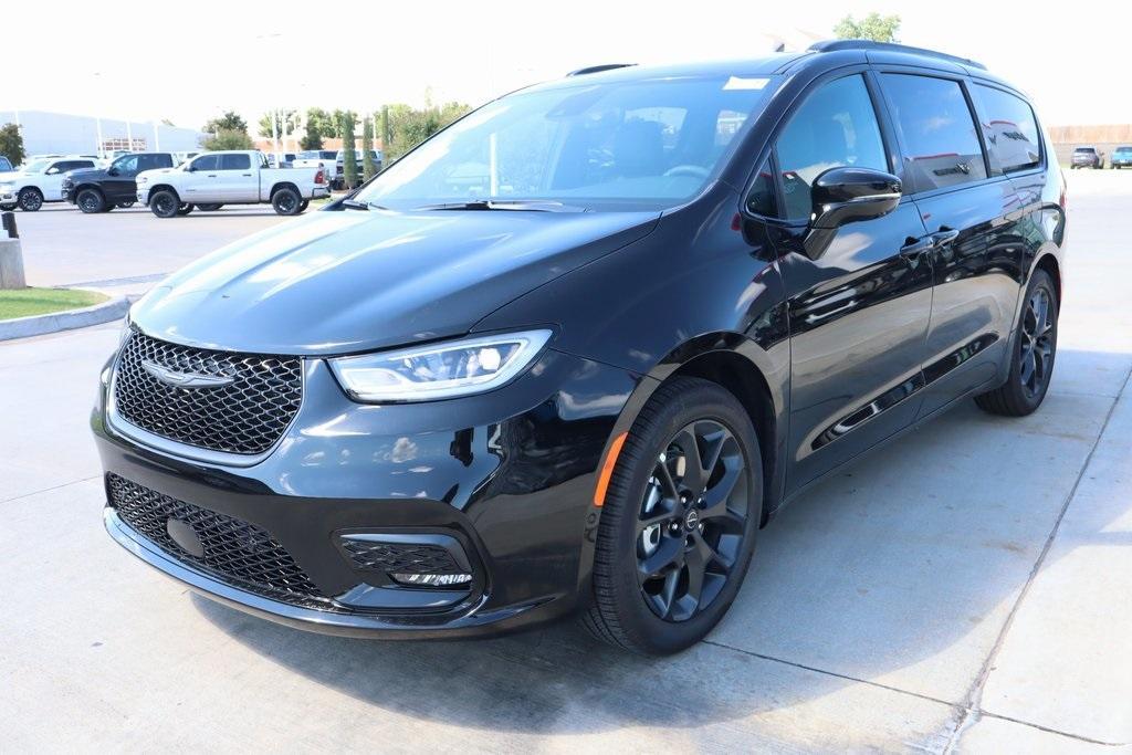 new 2026 Chrysler Pacifica car, priced at $44,737