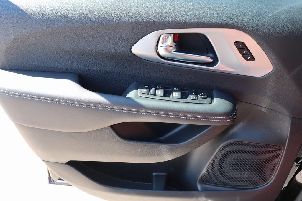 new 2026 Chrysler Pacifica car, priced at $44,737