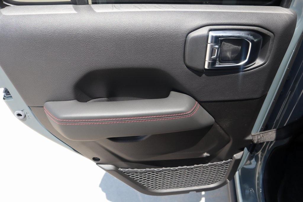 new 2025 Jeep Gladiator car, priced at $50,237