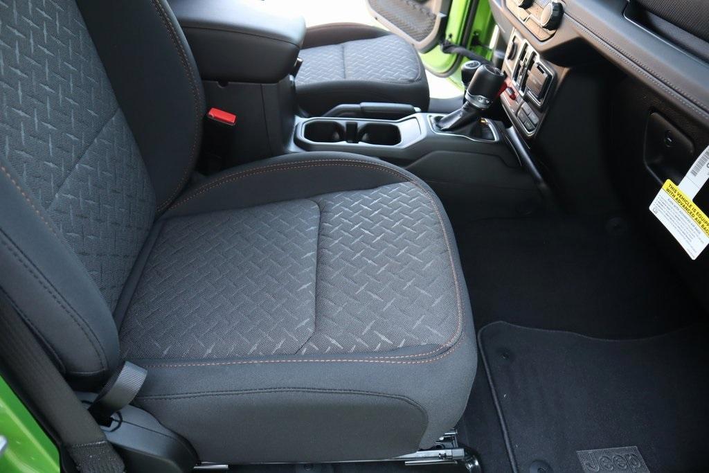 new 2025 Jeep Gladiator car, priced at $45,055