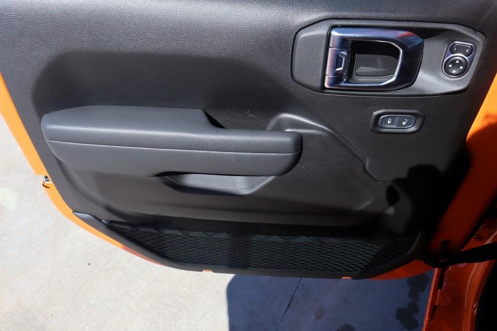 new 2025 Jeep Wrangler car, priced at $40,105