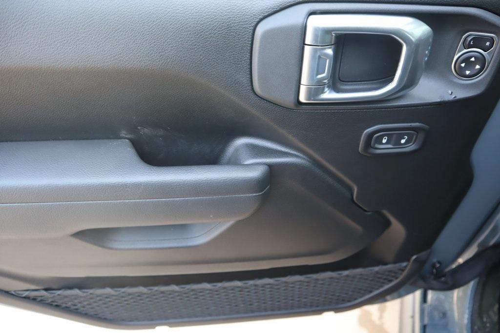 new 2025 Jeep Wrangler car, priced at $49,301