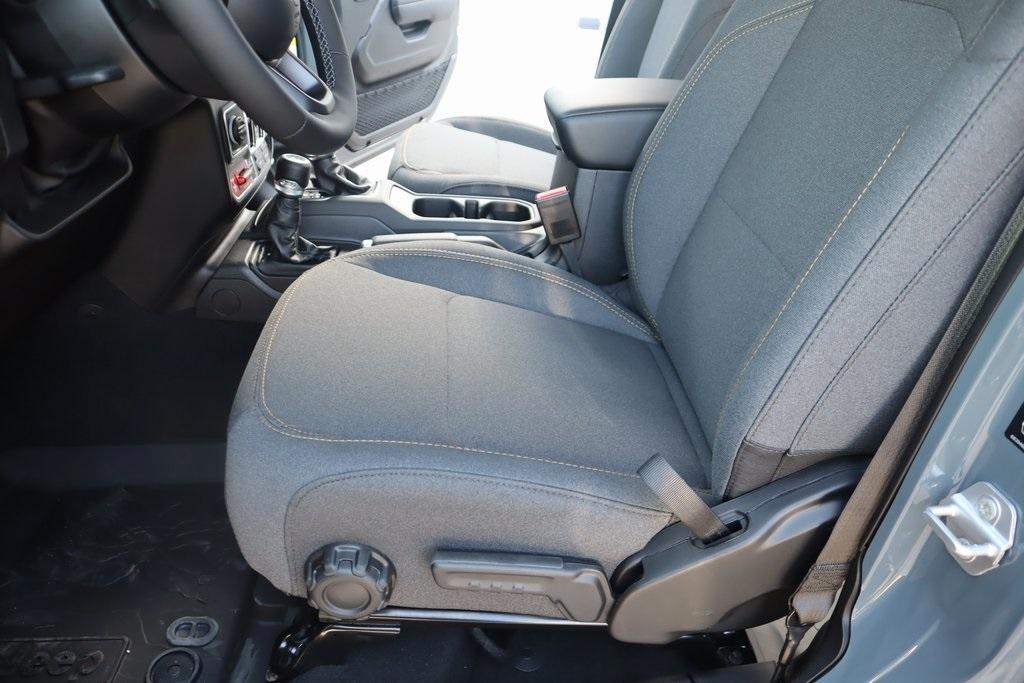 new 2025 Jeep Wrangler car, priced at $49,301