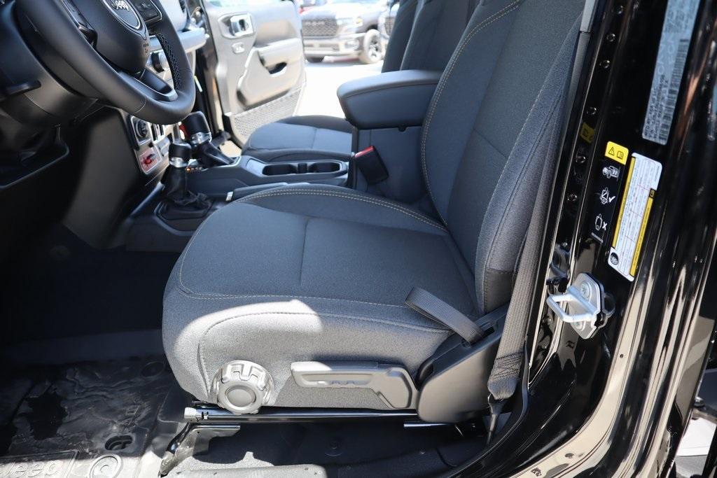 new 2025 Jeep Wrangler car, priced at $47,413