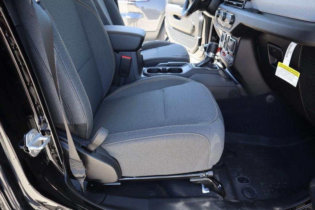 new 2025 Jeep Wrangler car, priced at $47,413
