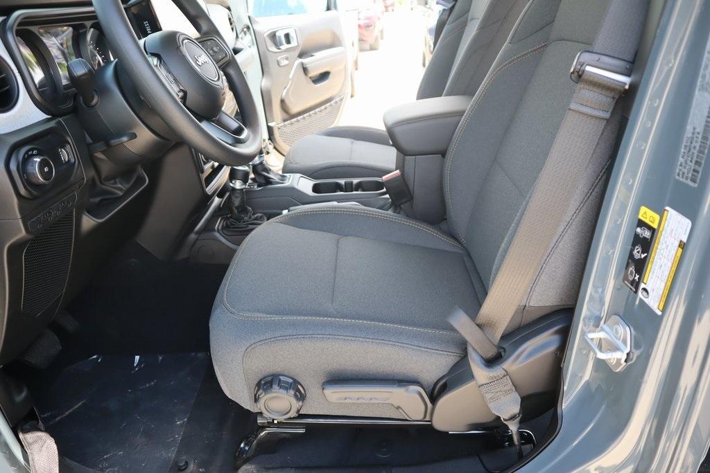 new 2025 Jeep Wrangler car, priced at $36,971