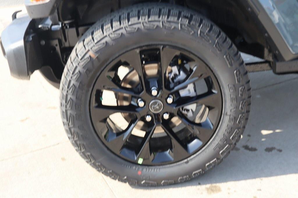 new 2025 Jeep Gladiator car, priced at $37,581