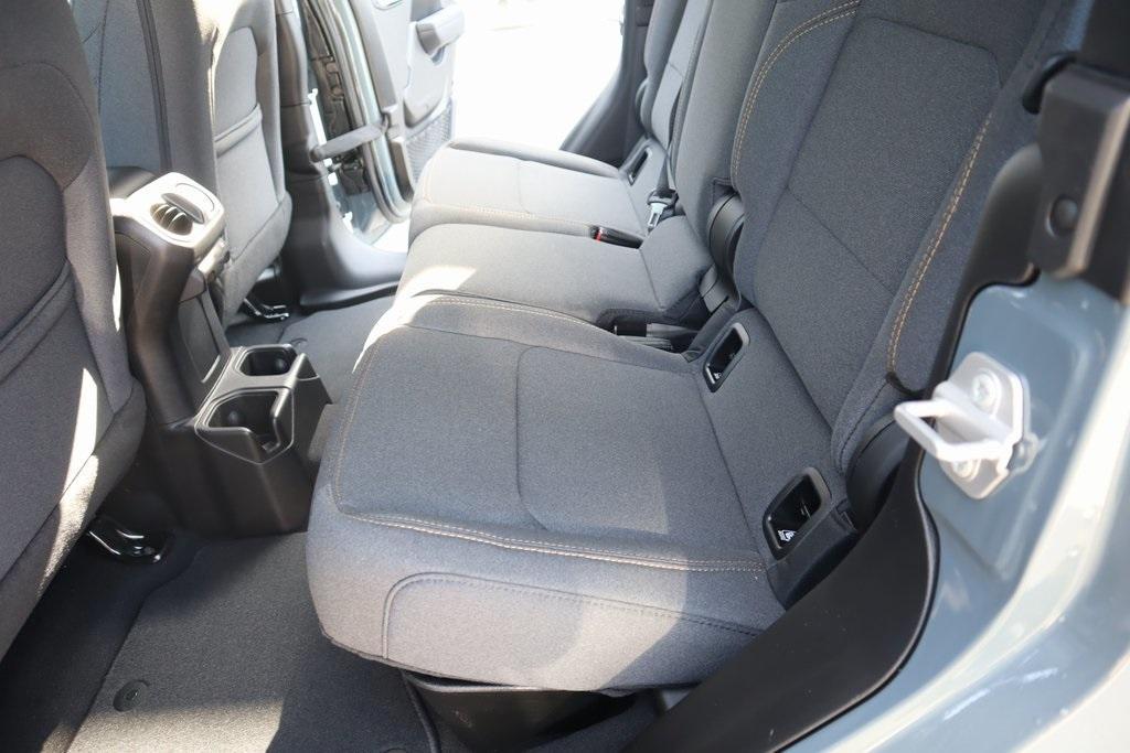 new 2025 Jeep Gladiator car, priced at $37,581