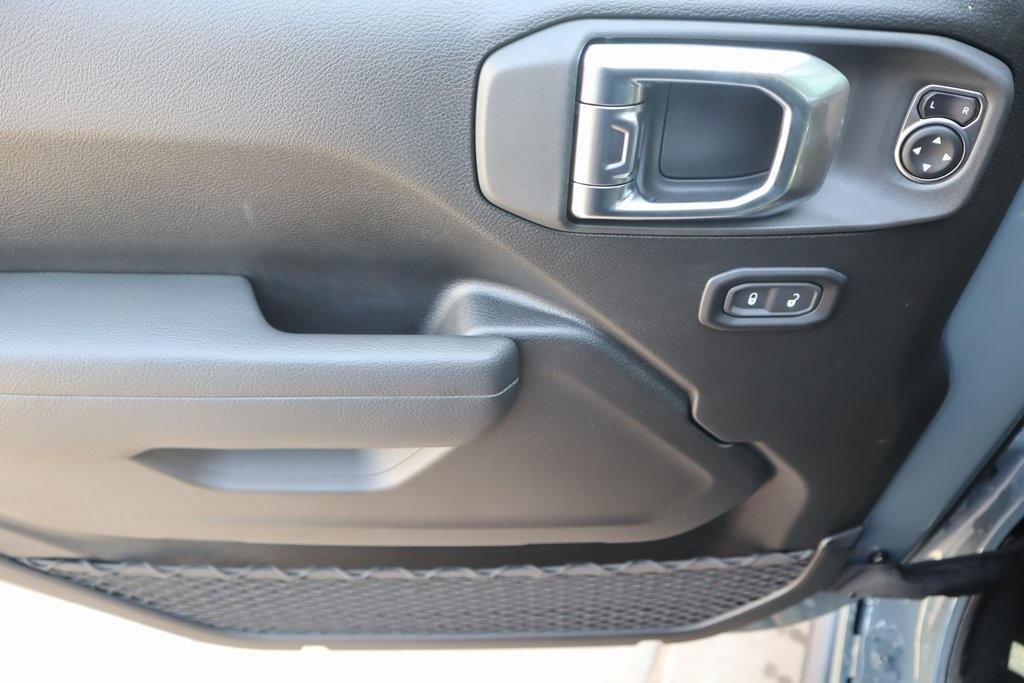 new 2025 Jeep Gladiator car, priced at $37,581