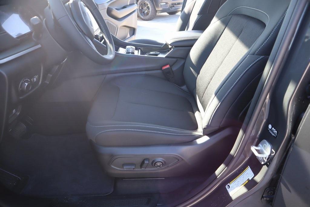 new 2025 Jeep Grand Cherokee car, priced at $31,954