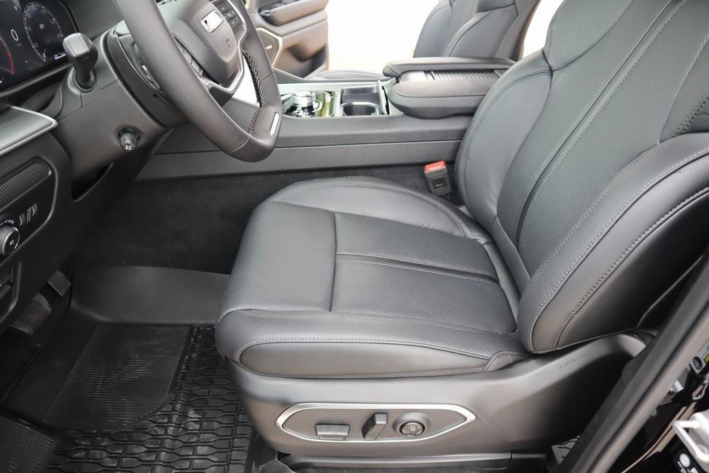 new 2025 Jeep Wagoneer L car, priced at $70,418