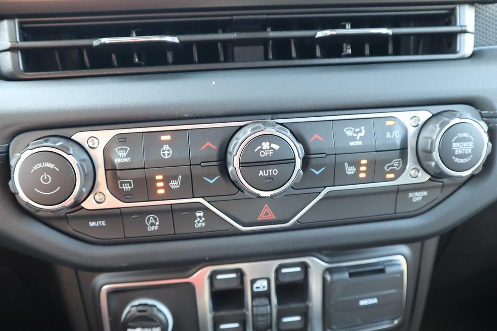 new 2025 Jeep Wrangler car, priced at $50,162