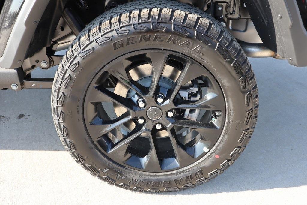 new 2025 Jeep Gladiator car, priced at $37,757