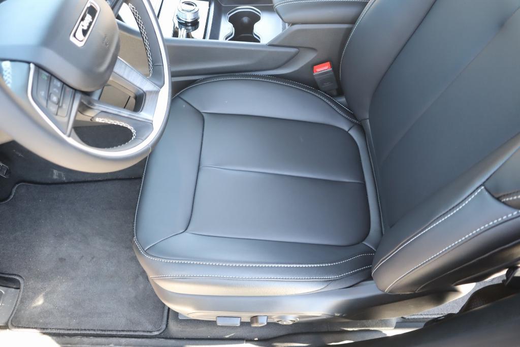 new 2025 Jeep Grand Cherokee L car, priced at $40,832