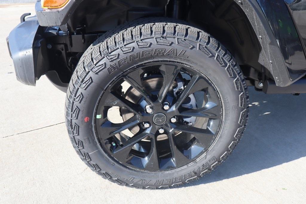 new 2025 Jeep Gladiator car, priced at $38,884
