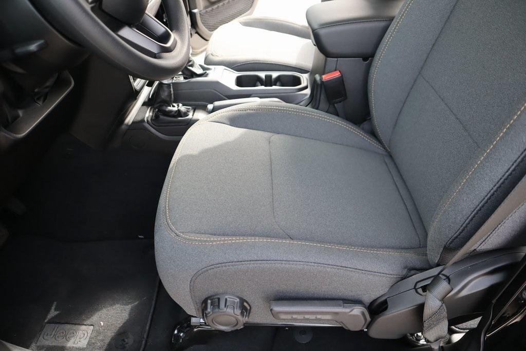 new 2025 Jeep Gladiator car, priced at $36,842