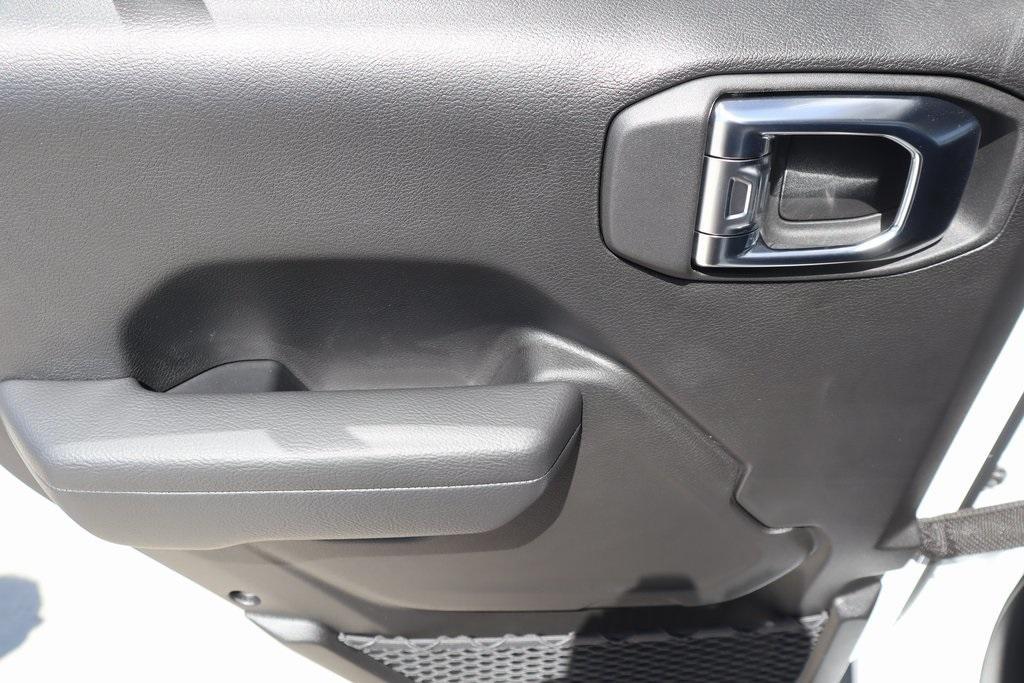 new 2025 Jeep Gladiator car, priced at $37,951