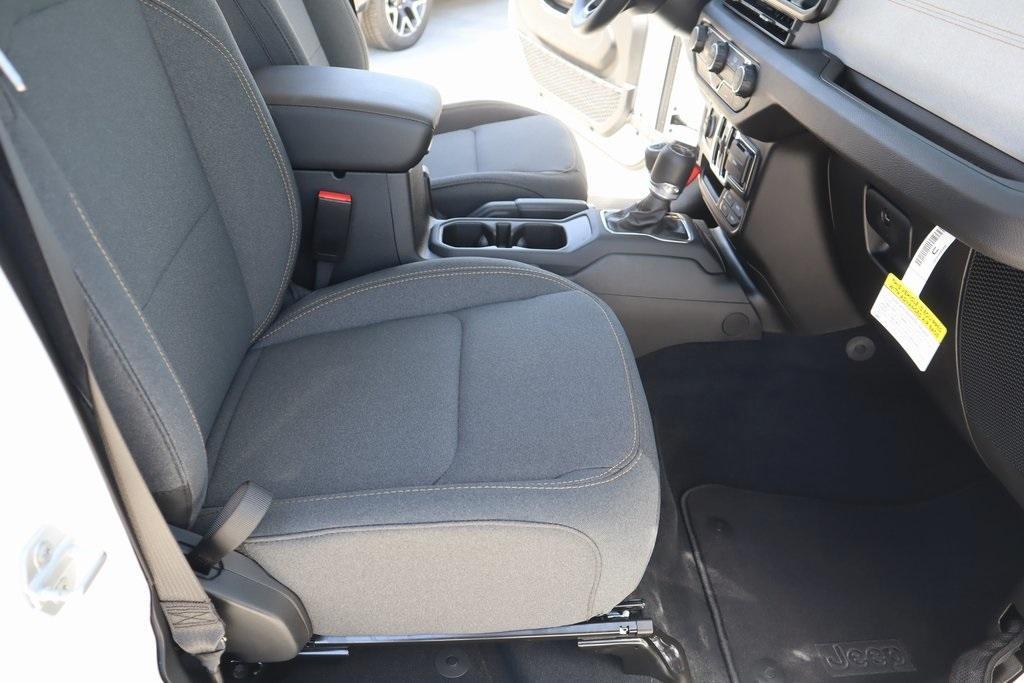 new 2025 Jeep Gladiator car, priced at $37,951
