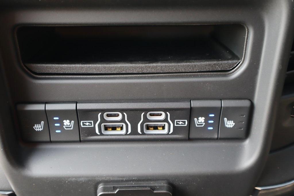 new 2025 Ram 1500 car, priced at $69,986