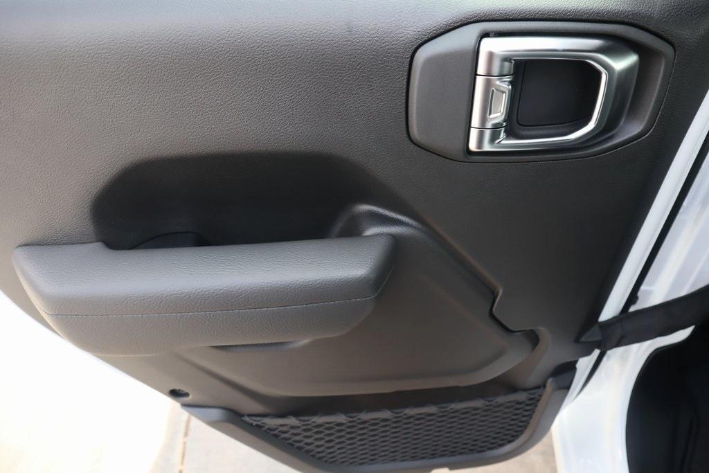 new 2025 Jeep Wrangler car, priced at $31,417