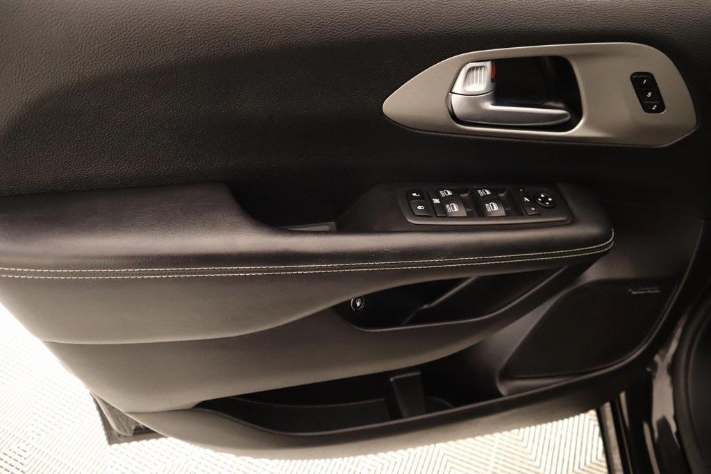 used 2021 Chrysler Pacifica Hybrid car, priced at $27,976